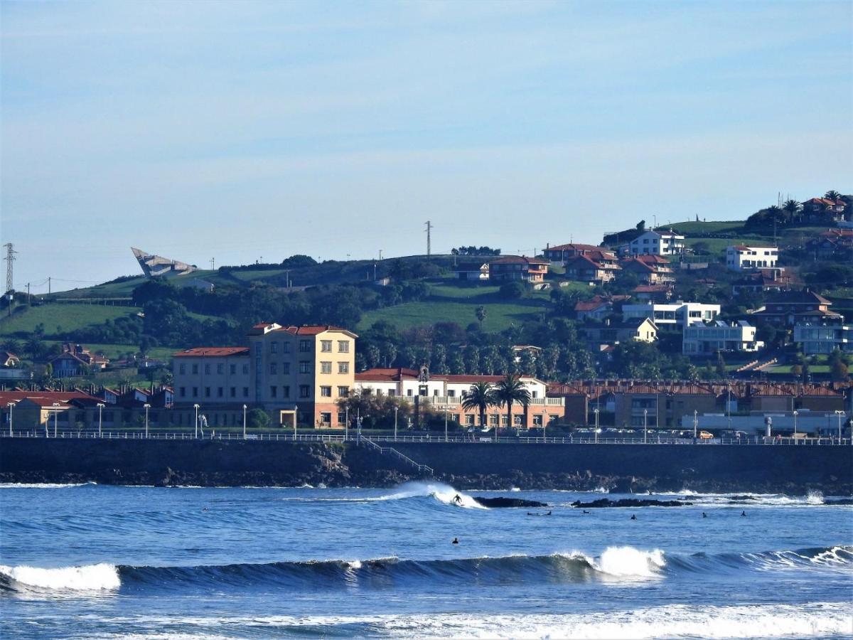 Surf House Hostel