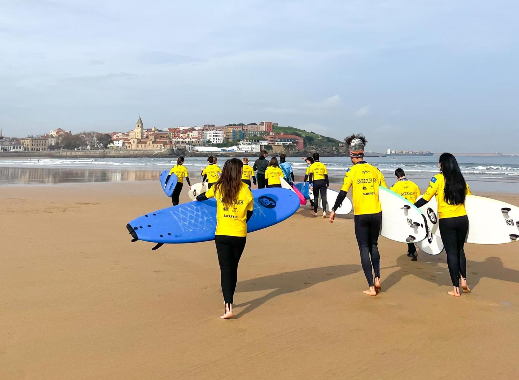 Surf House Hostel *